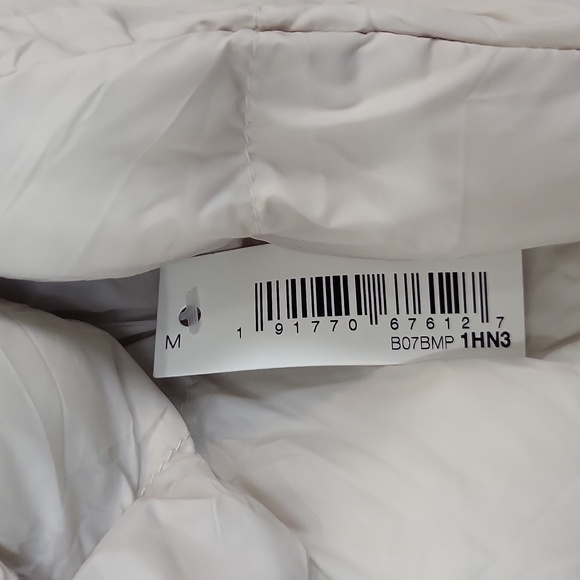 AMAZON ESSENTIALS Stone/Cream Lightweight Water-Resistant Hooded Puffer Coat - Picture 9 of 14